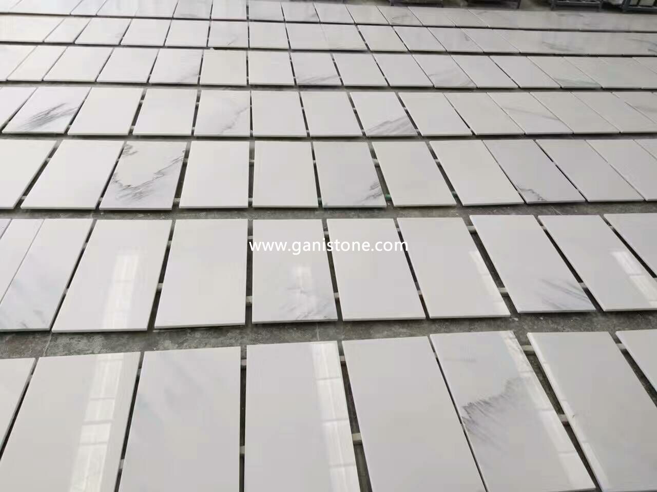 Feather White Marble Floor Dry Lay