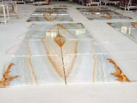 White Onyx Mirror Pattern Floor