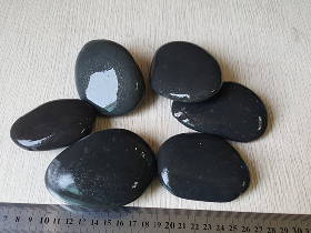 5-8cm Flat Black Pebble