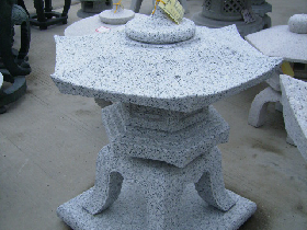 Granite Garden Yukumi Lantern