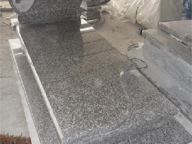 European Granite Cemetery Monument 003